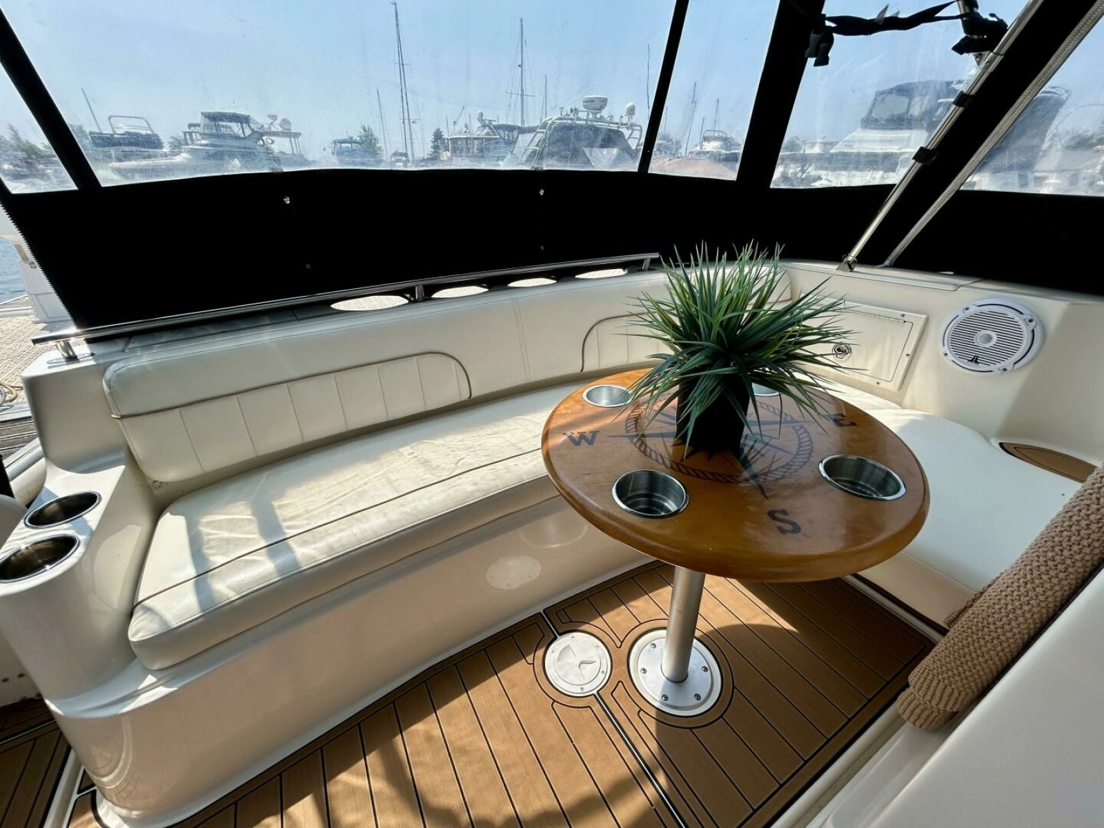 2003 Rinker 310 Fiesta Vee 31