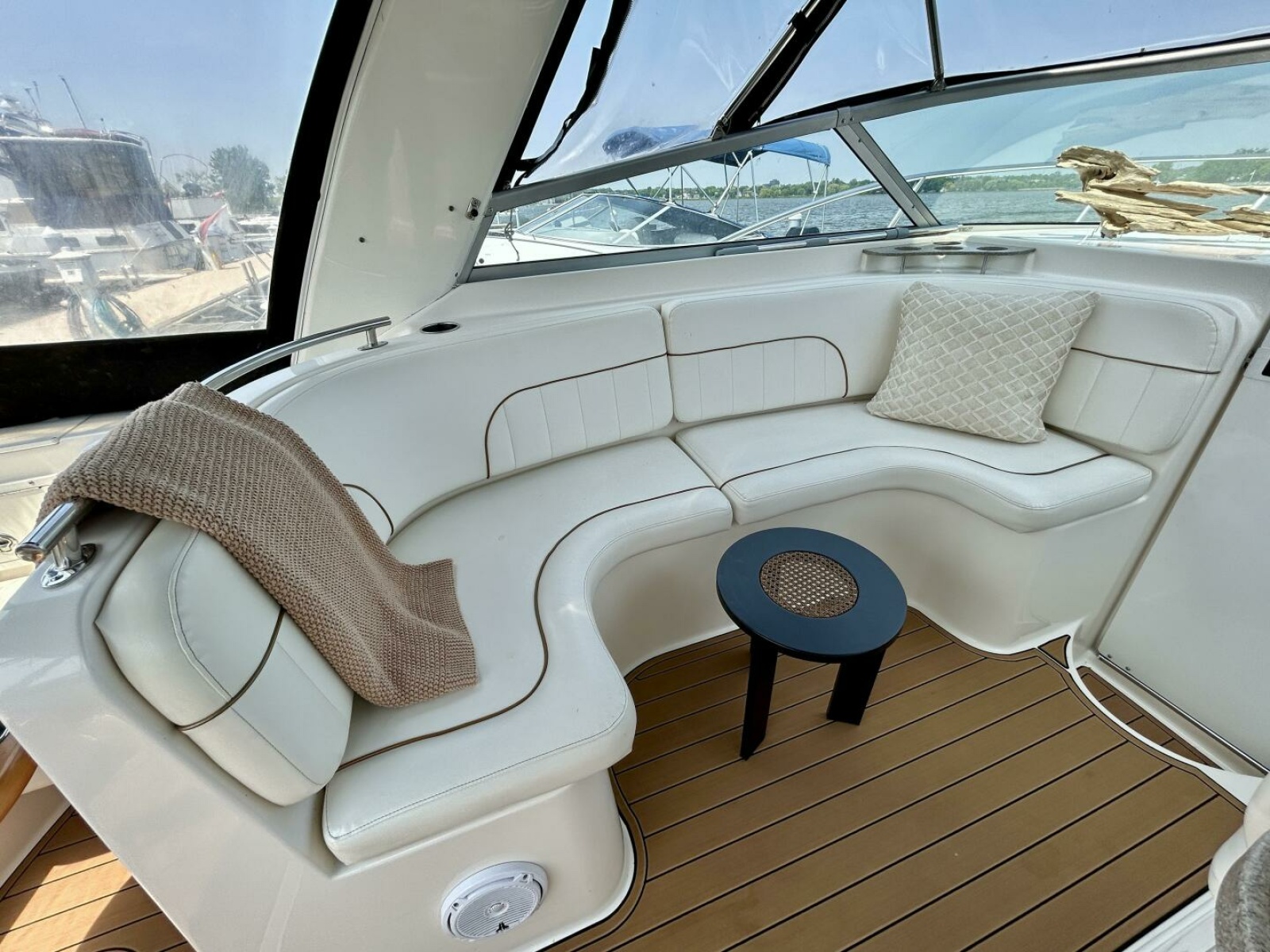 2003 Rinker 310 Fiesta Vee 31