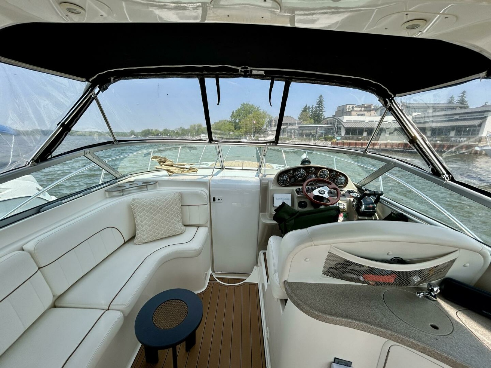 2003 Rinker 310 Fiesta Vee 31