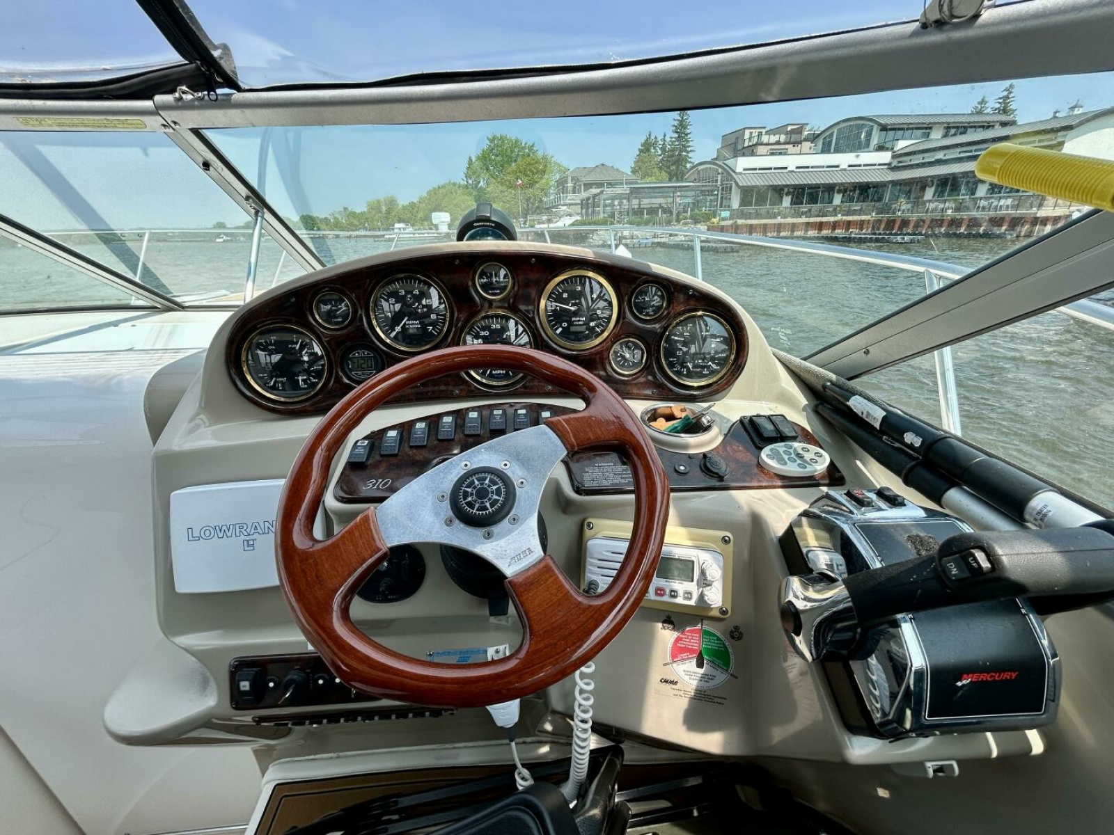 2003 Rinker 310 Fiesta Vee 31