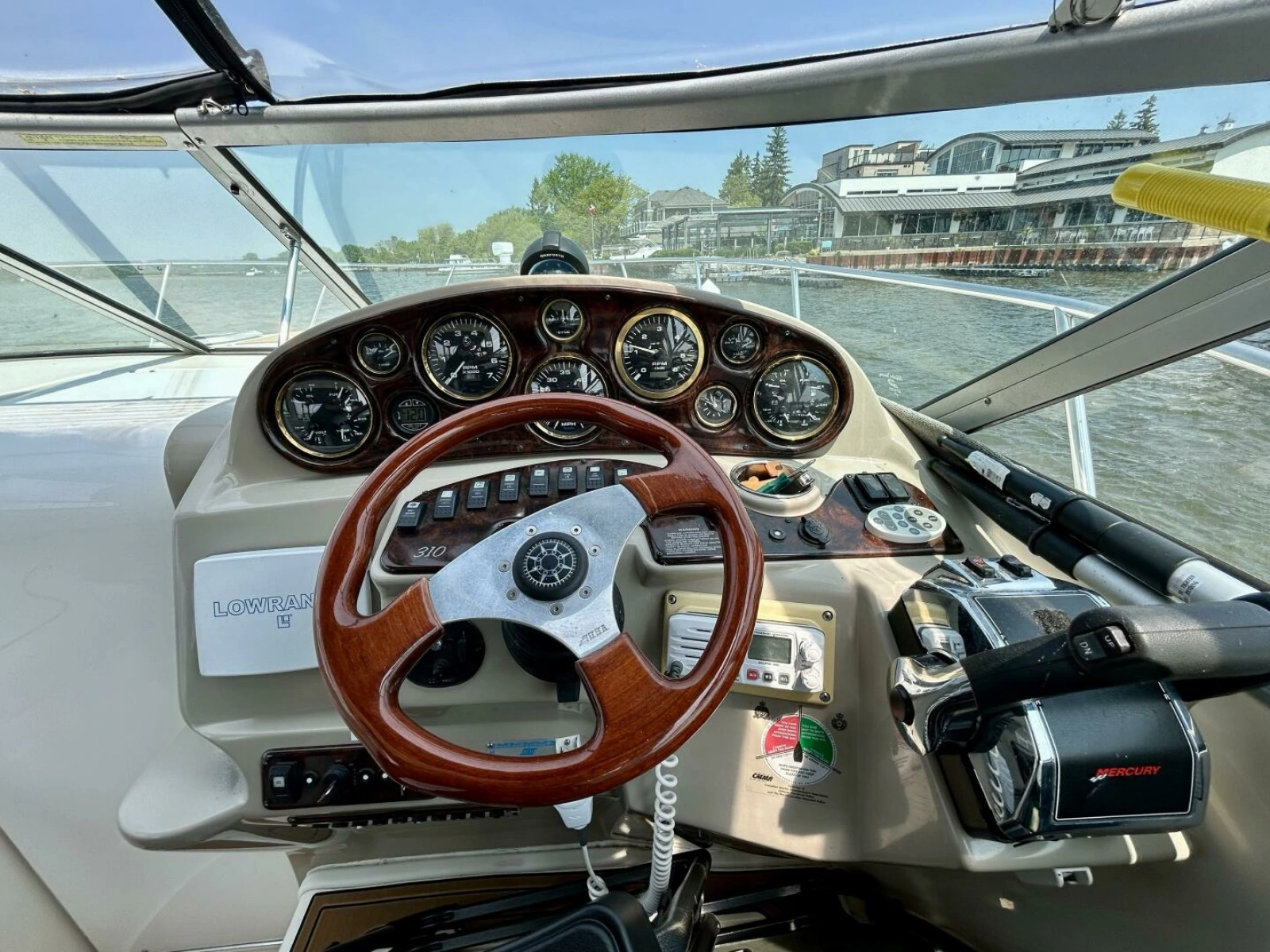 2003 Rinker 310 Fiesta Vee 31