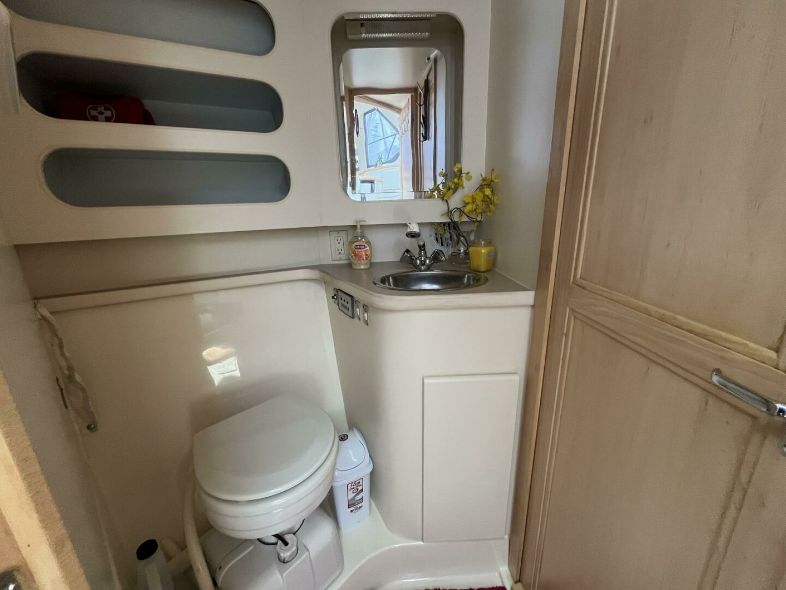 1996 Carver 370 Aft Cabin 37