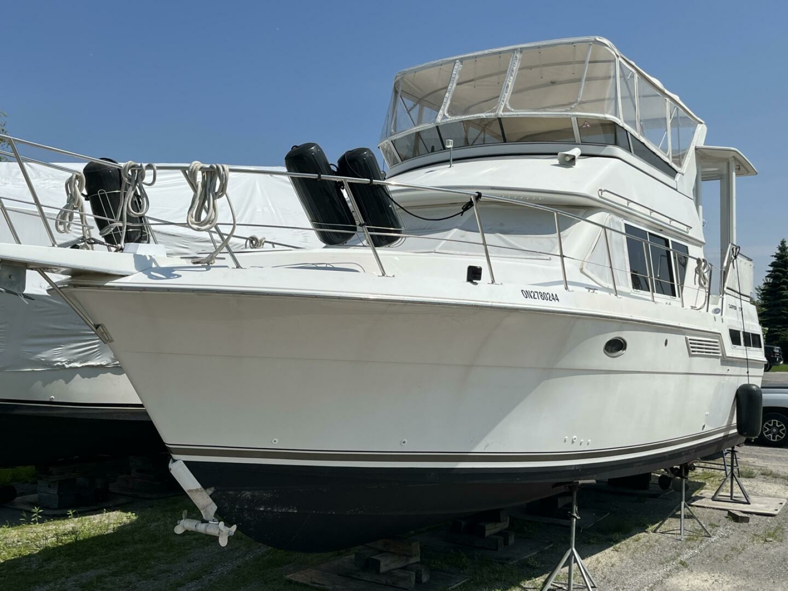 1996 Carver 370 Aft Cabin 37
