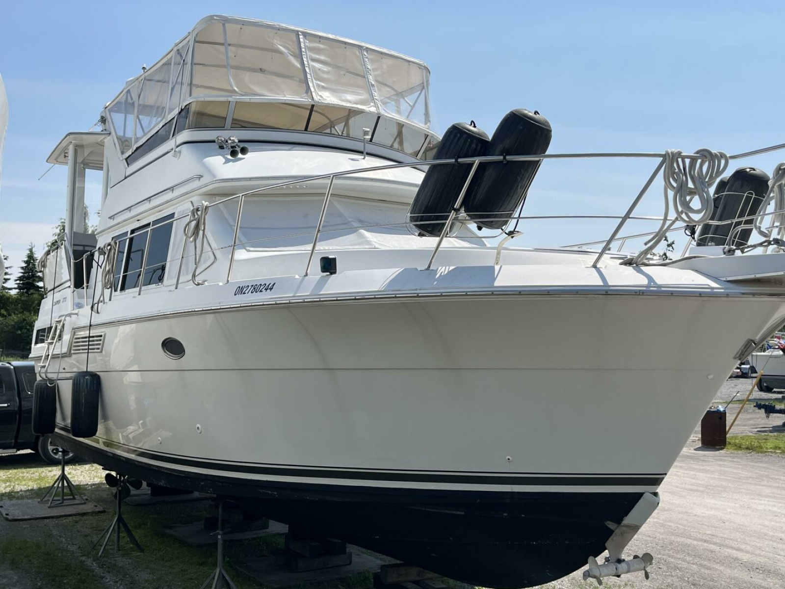 1996 Carver 370 Aft Cabin 37