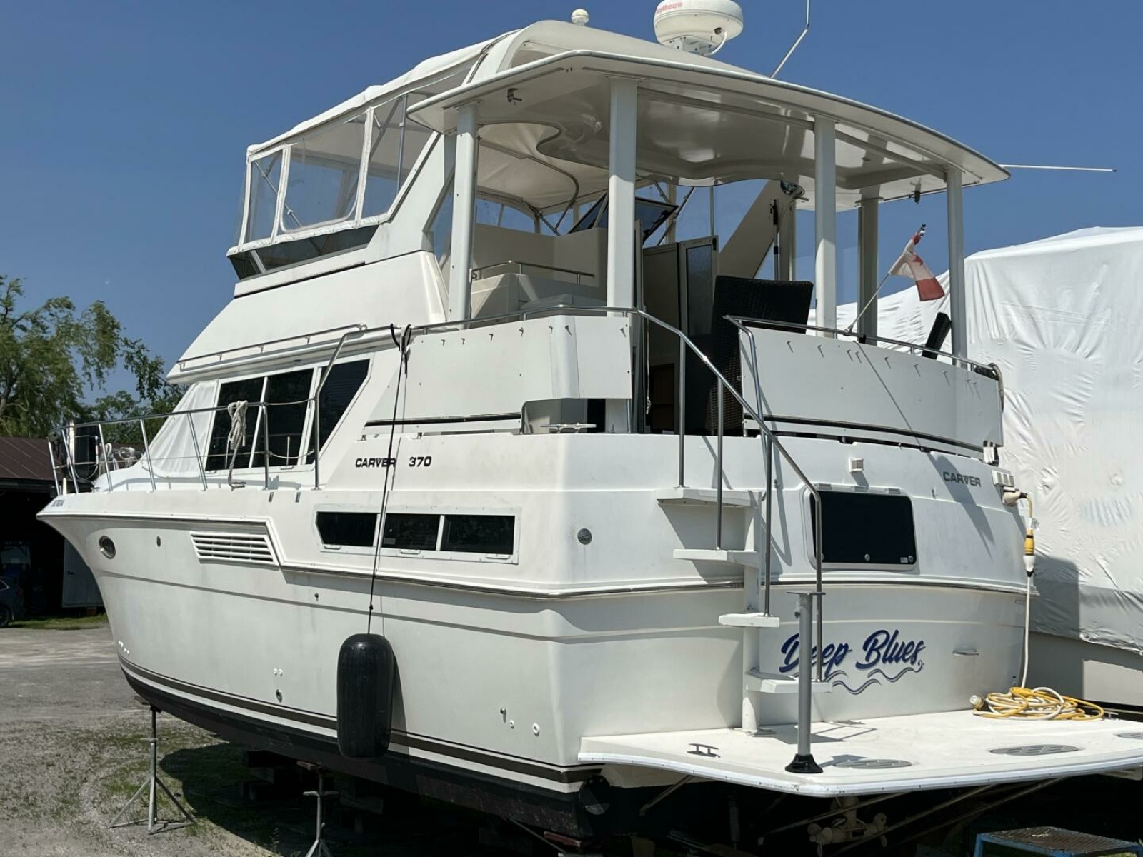 1996 Carver 370 Aft Cabin 37
