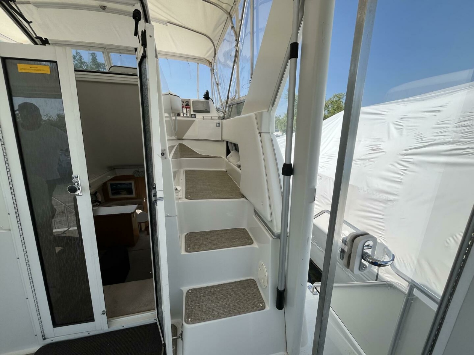 1996 Carver 370 Aft Cabin 37