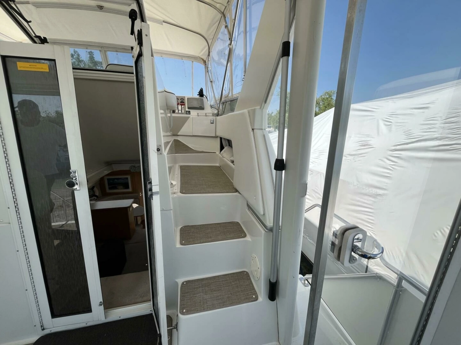1996 Carver 370 Aft Cabin 37