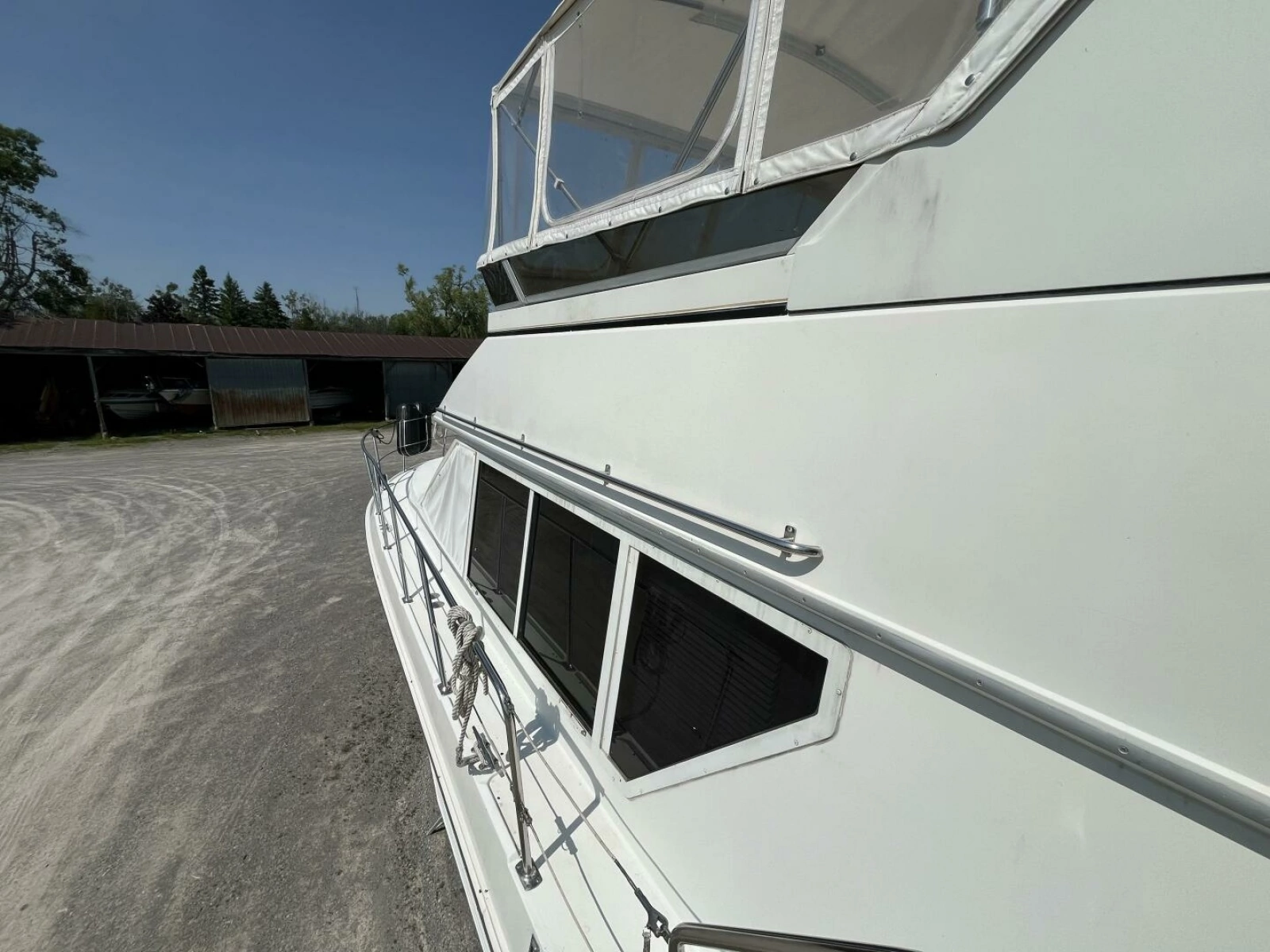 1996 Carver 370 Aft Cabin 37