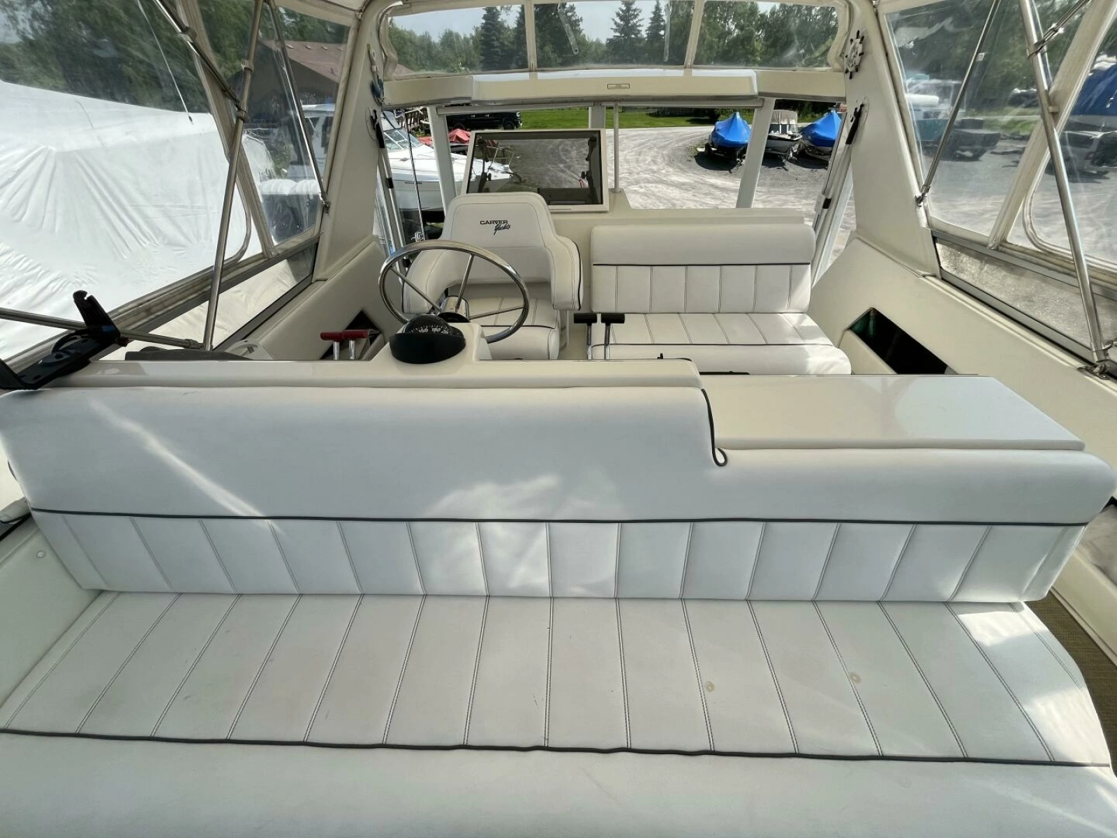 1996 Carver 370 Aft Cabin 37