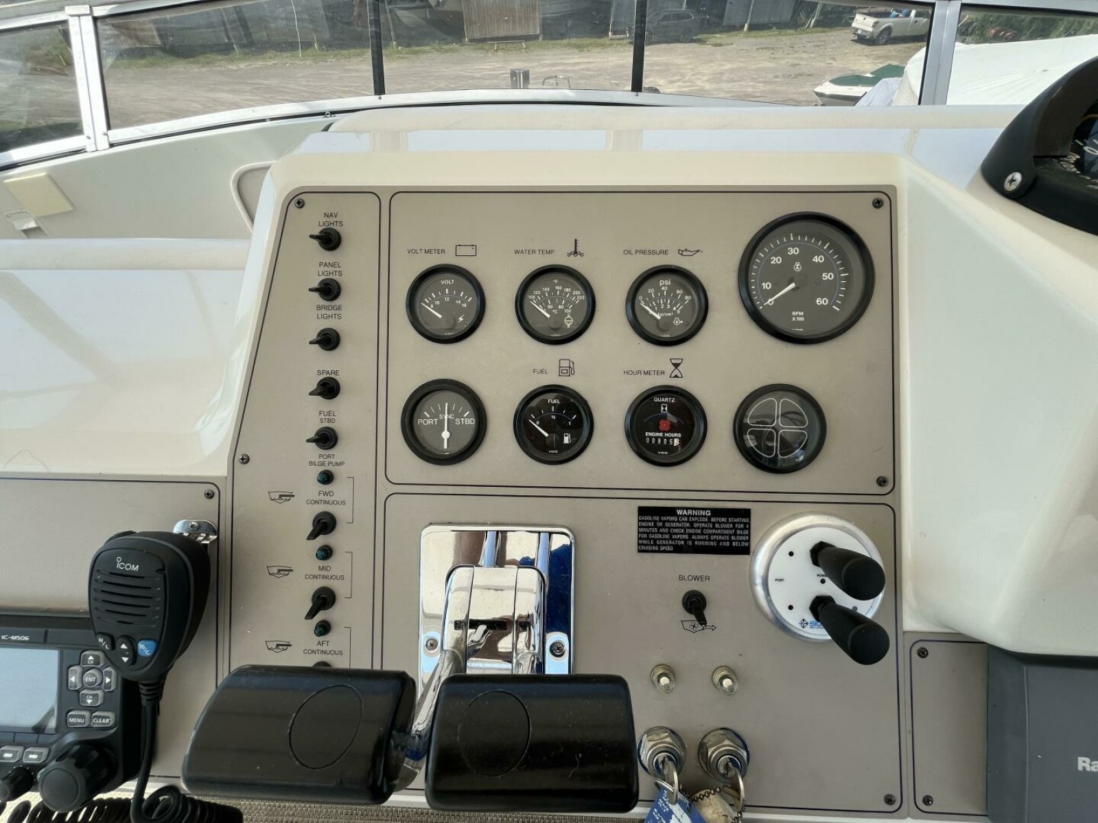 1996 Carver 370 Aft Cabin 37