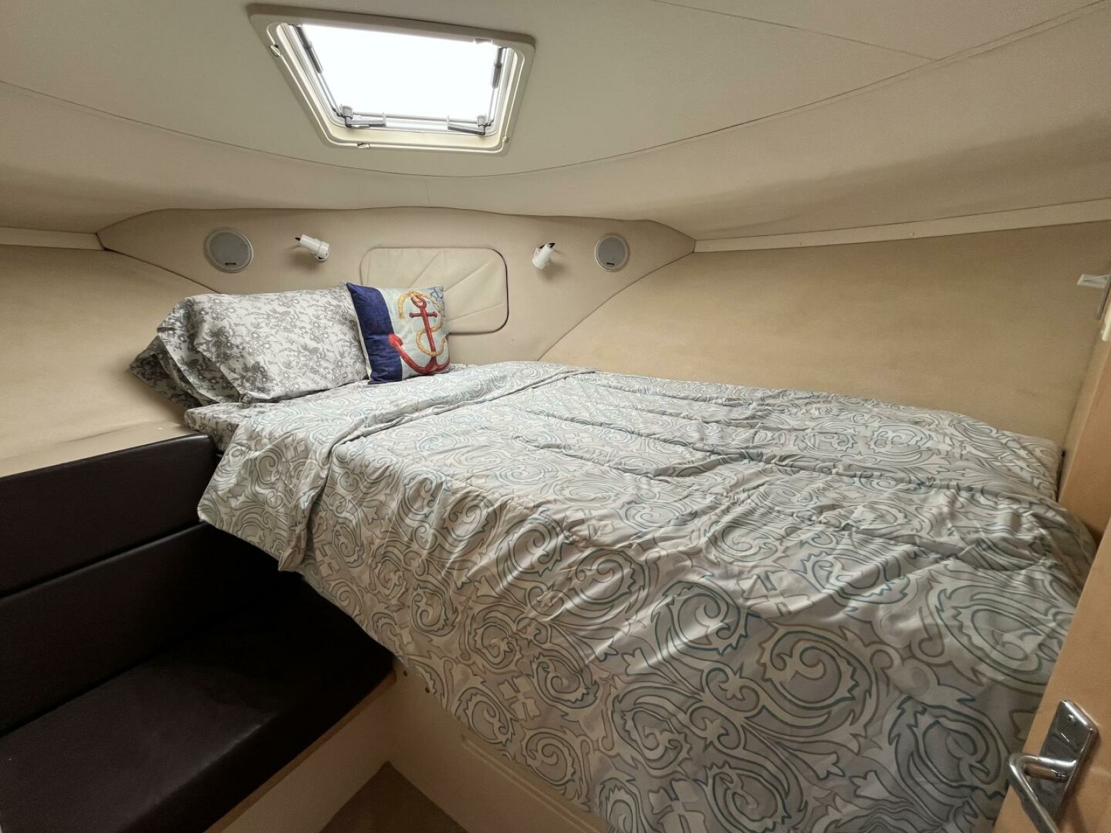 1996 Carver 370 Aft Cabin 37