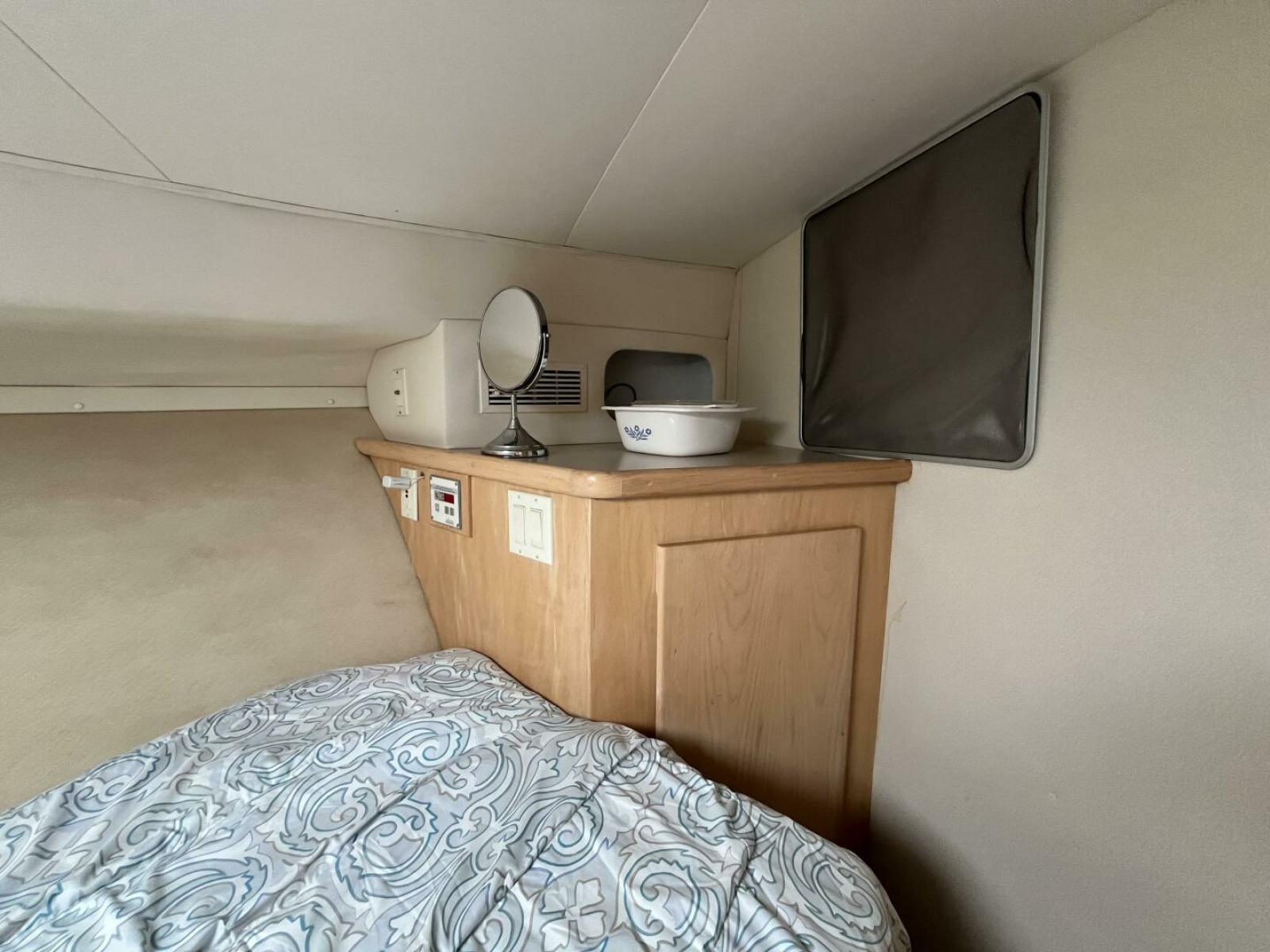 1996 Carver 370 Aft Cabin 37