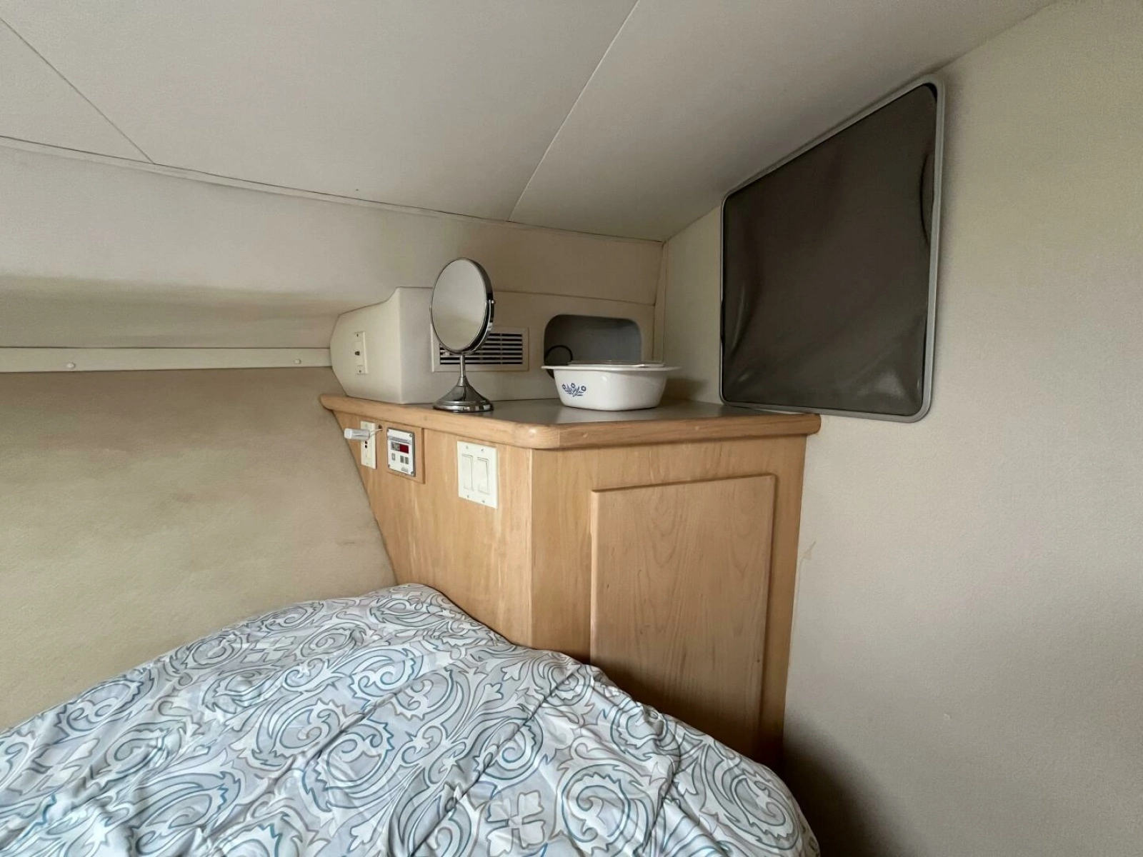 1996 Carver 370 Aft Cabin 37