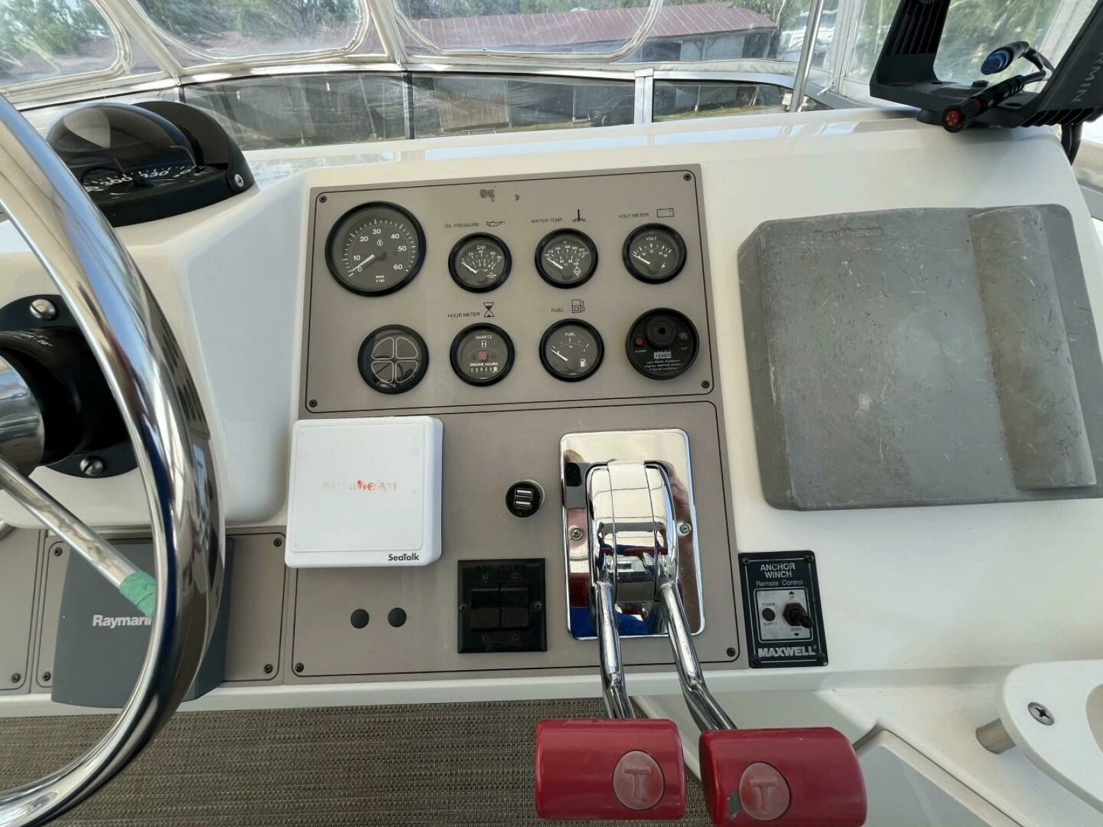 1996 Carver 370 Aft Cabin 37