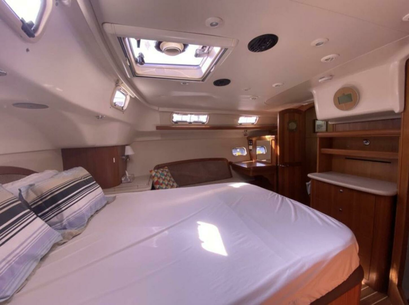 2006 Hunter 45 Center Cockpit 45