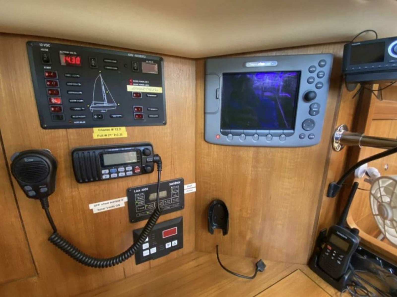 2006 Hunter 45 Center Cockpit 45