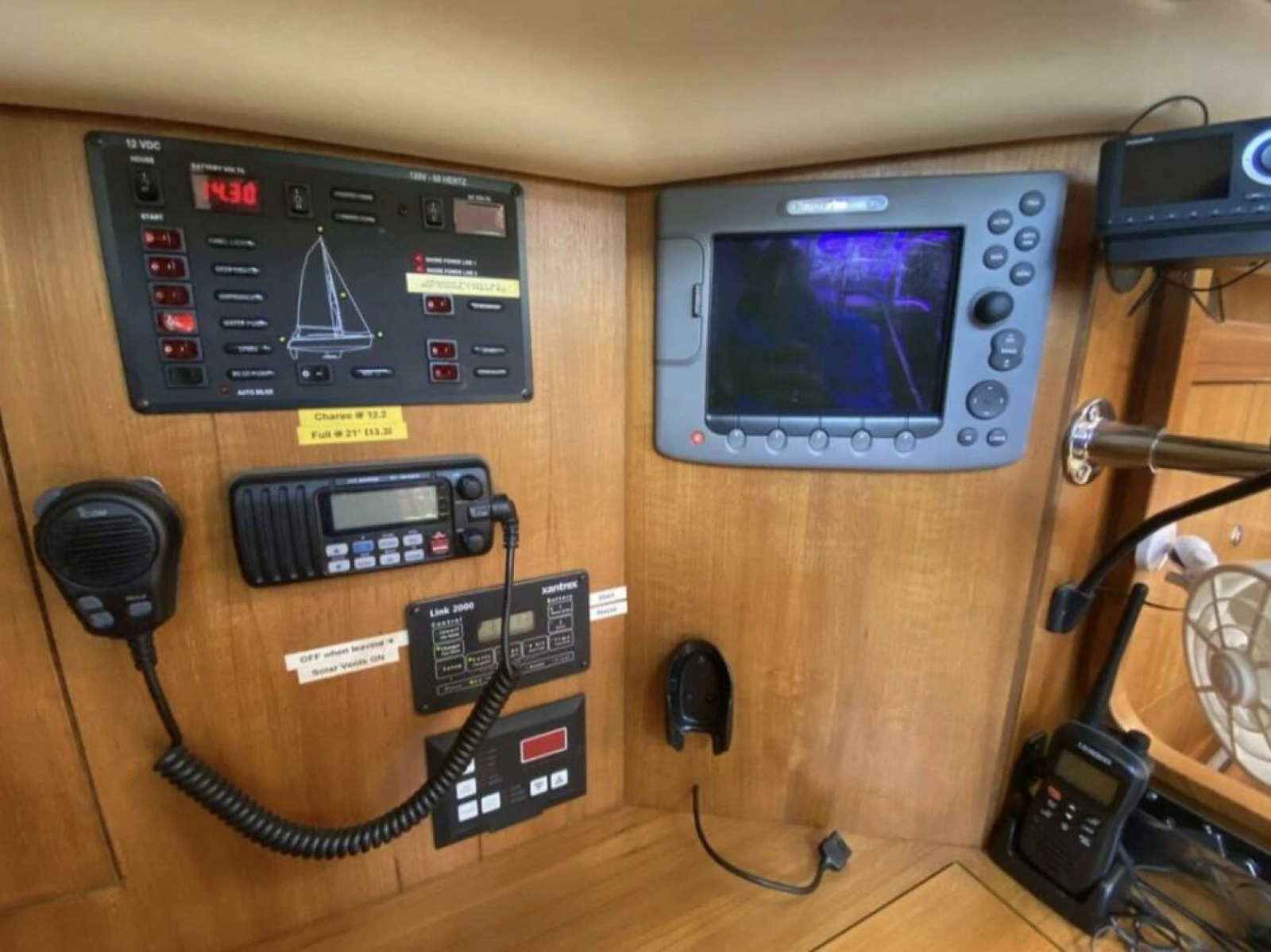 2006 Hunter 45 Center Cockpit 45