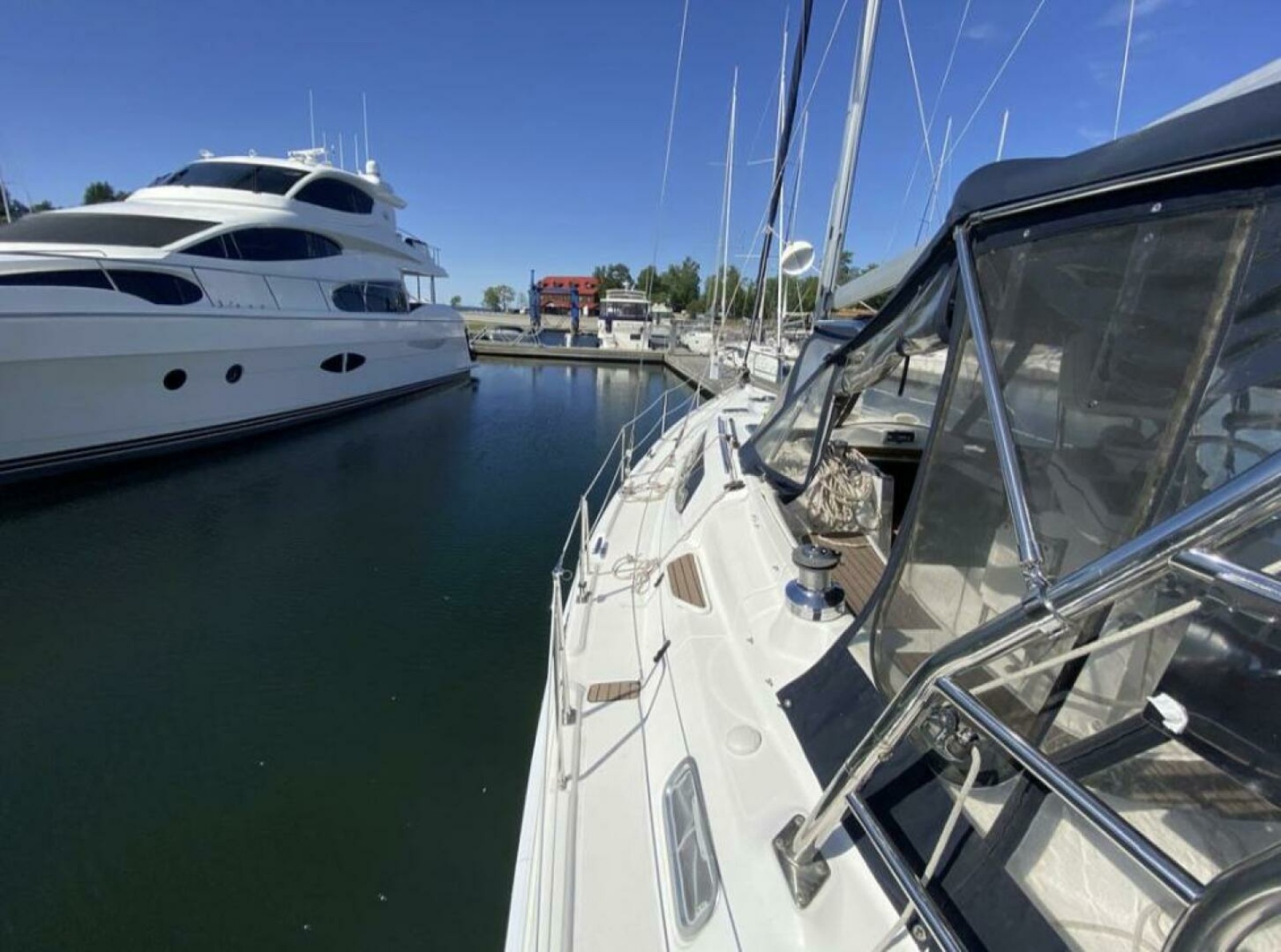 2006 Hunter 45 Center Cockpit 45