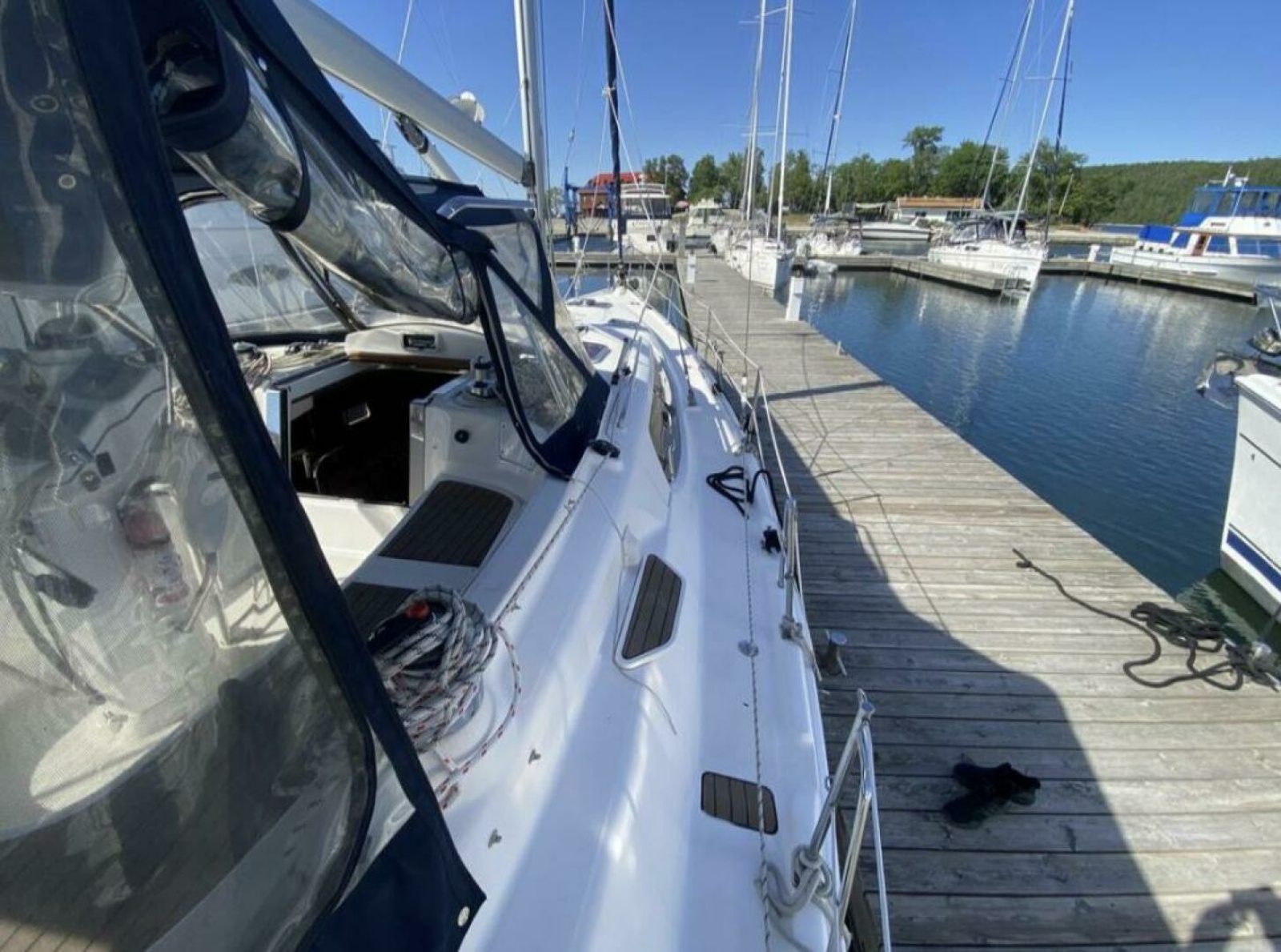 2006 Hunter 45 Center Cockpit 45