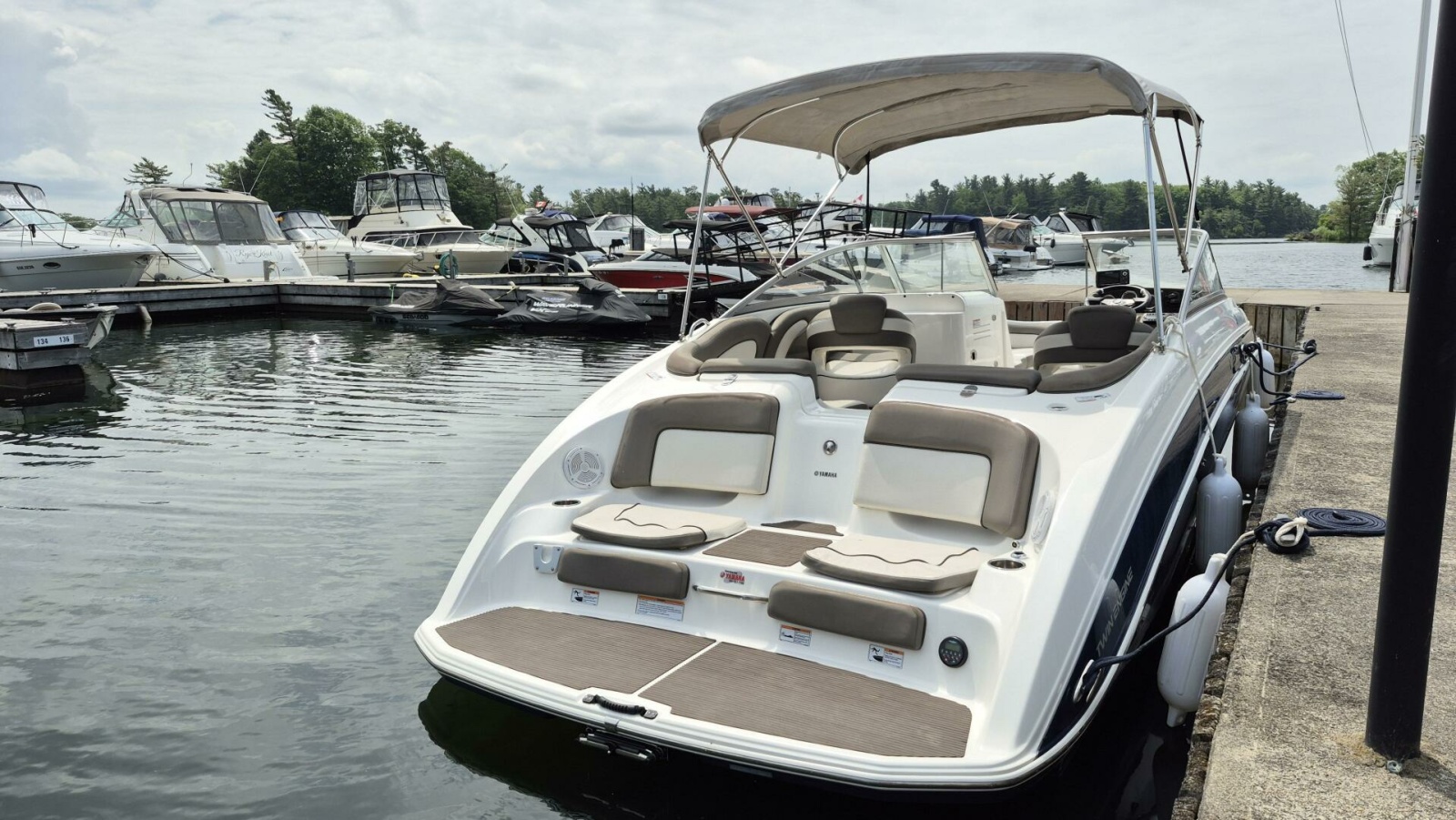 2012 Yamaha Boats 242 Limited 24