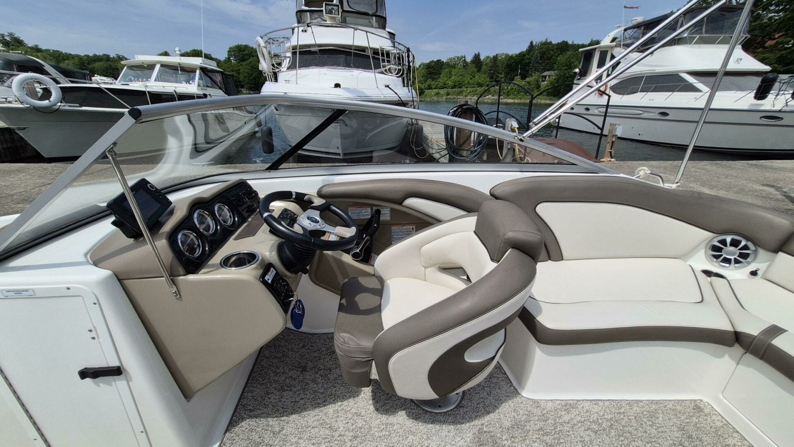 2012 Yamaha Boats 242 Limited 24