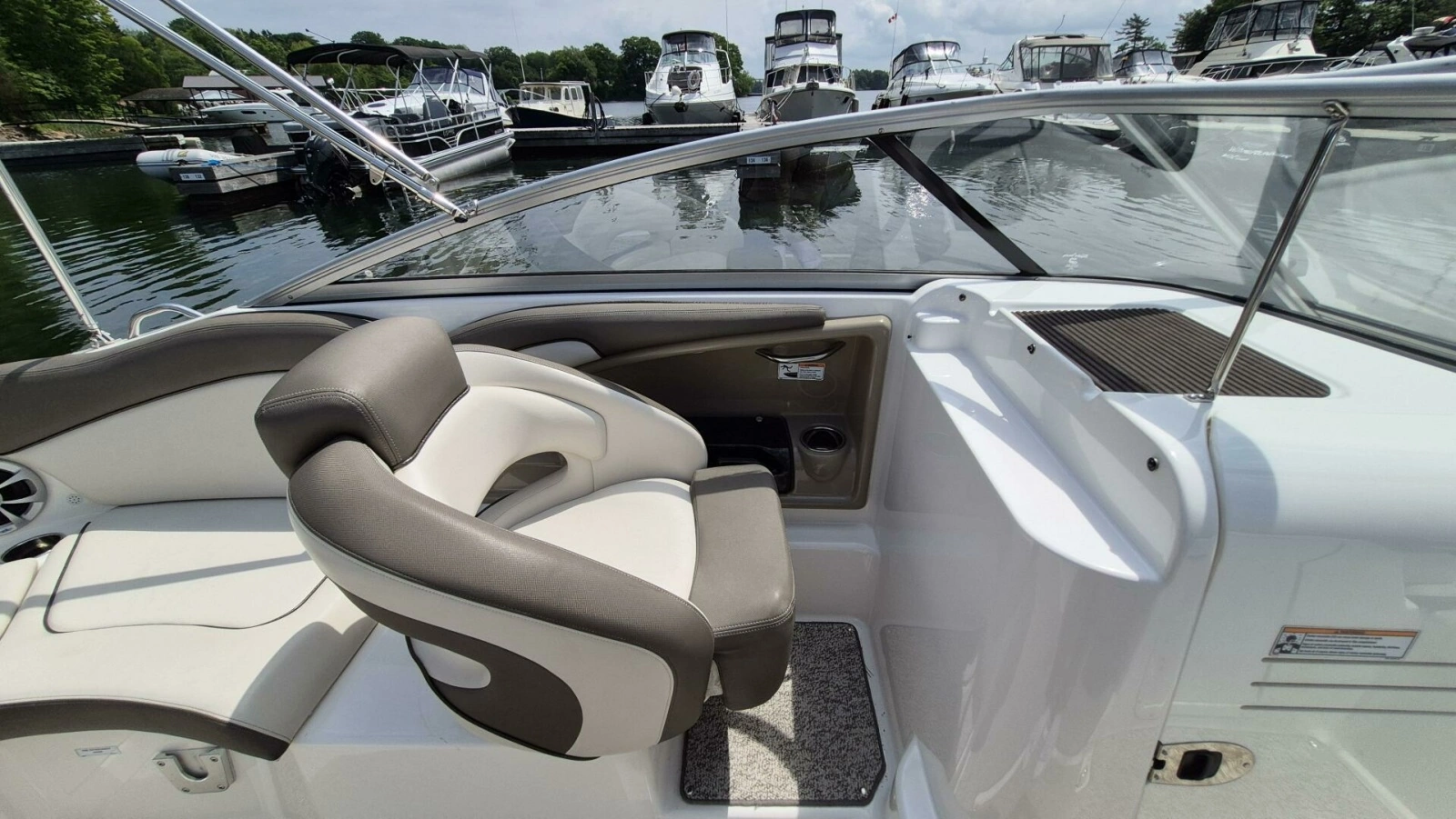 2012 Yamaha Boats 242 Limited 24