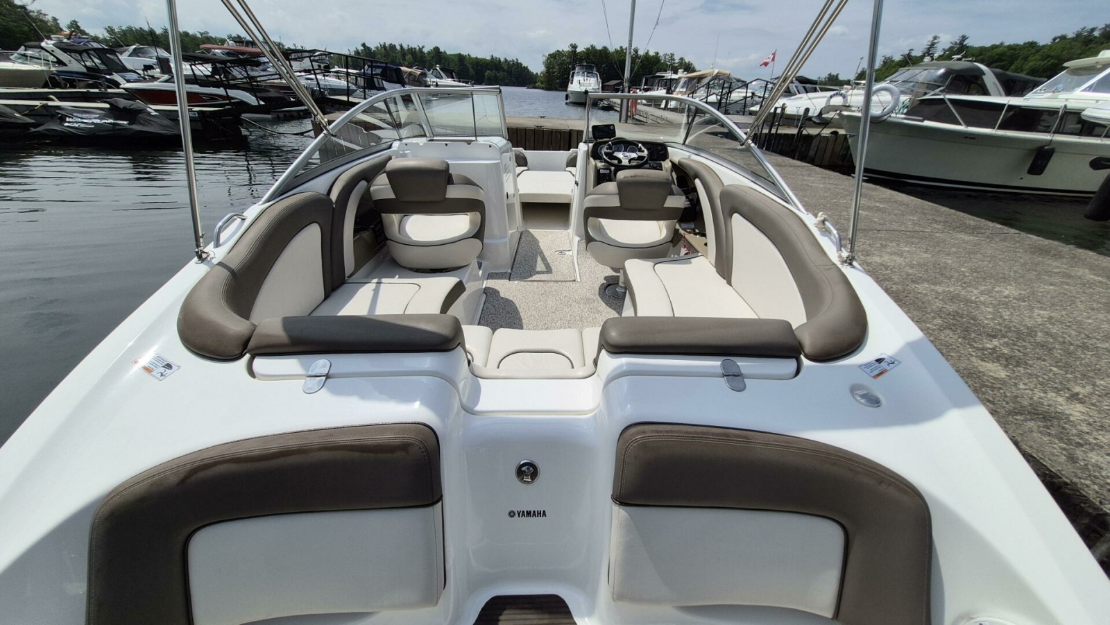 2012 Yamaha Boats 242 Limited 24