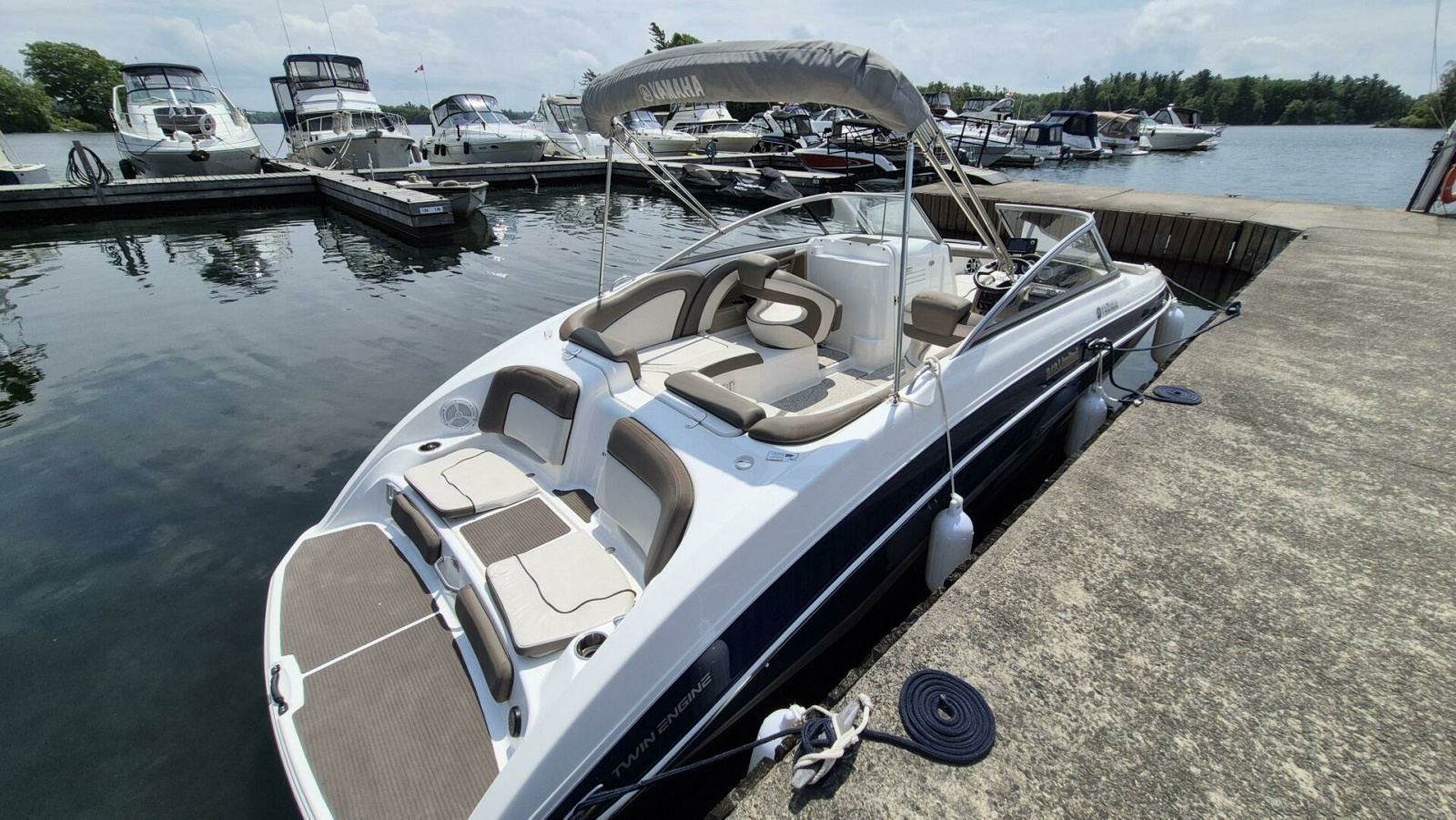 2012 Yamaha Boats 242 Limited 24