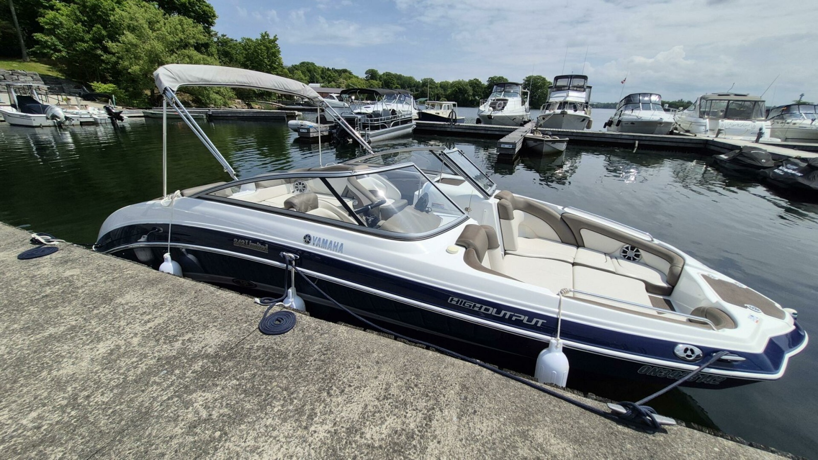 2012 Yamaha Boats 242 Limited 24