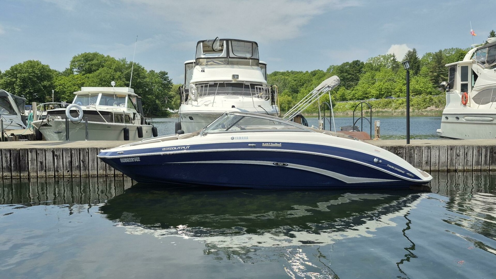 2012 Yamaha Boats 242 Limited 24