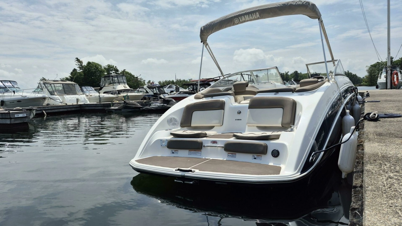 2012 Yamaha Boats 242 Limited 24