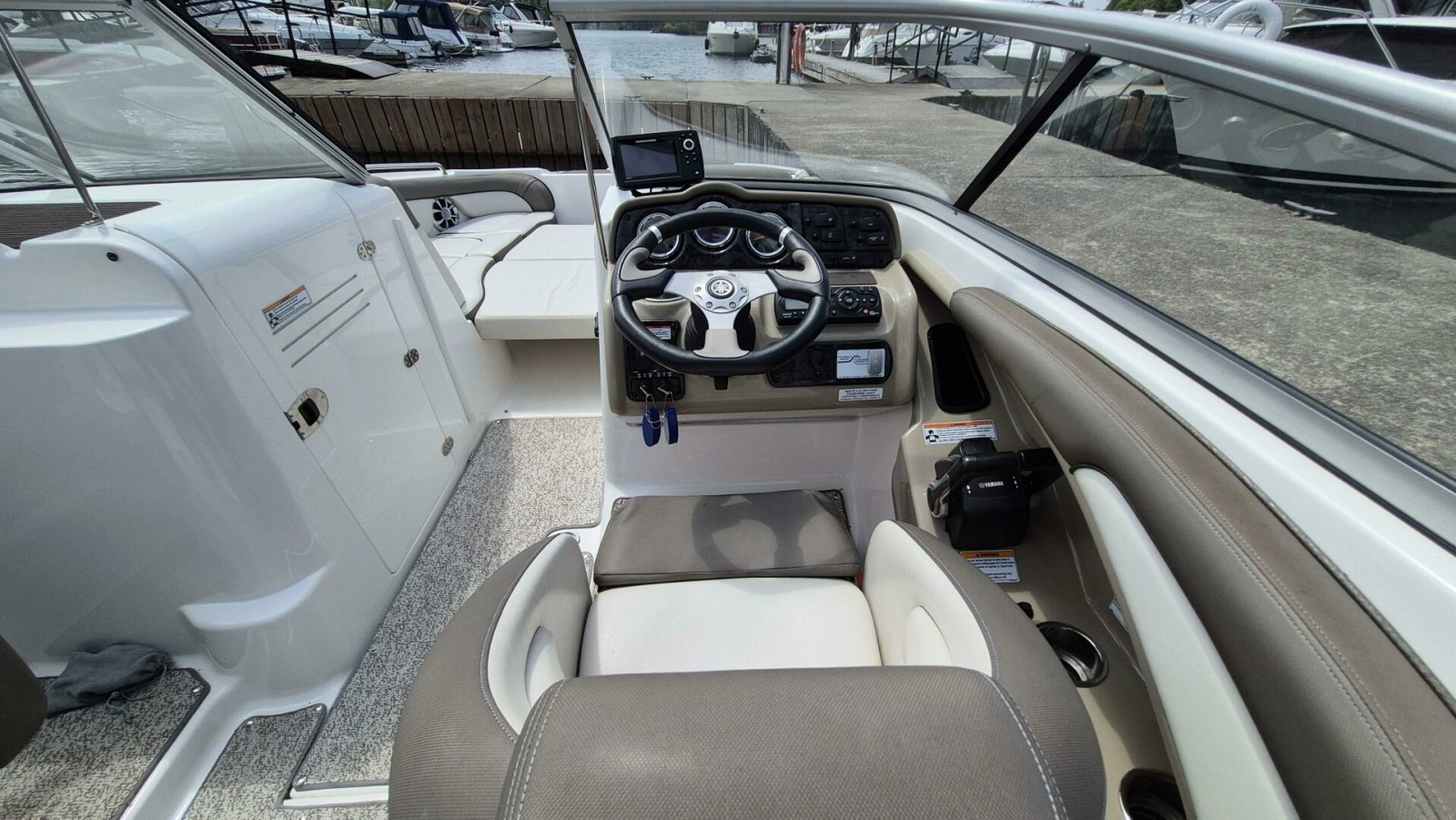2012 Yamaha Boats 242 Limited 24