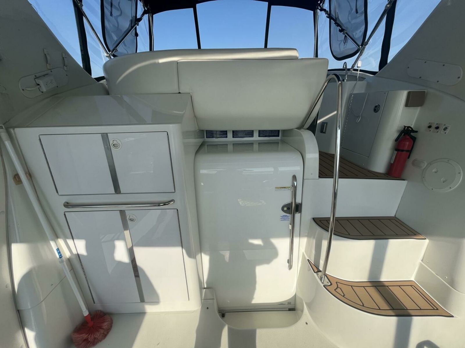2003 Carver 444 Cockpit Motor Yacht 44