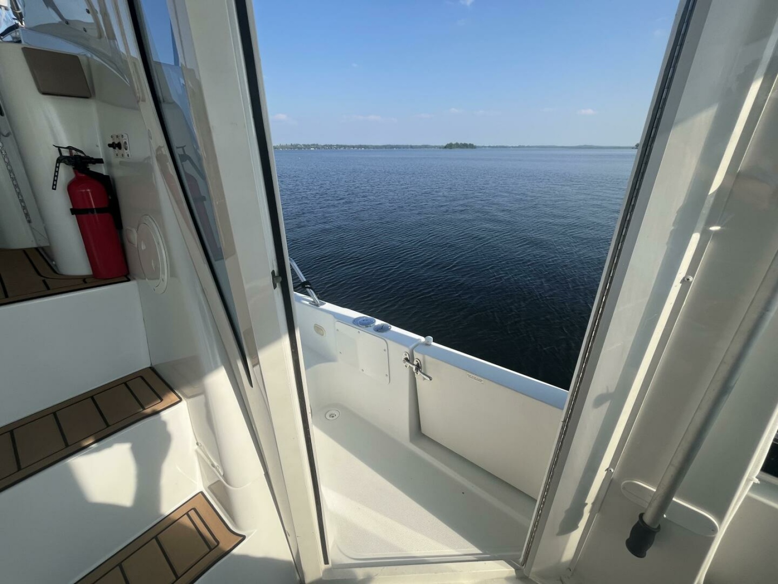 2003 Carver 444 Cockpit Motor Yacht 44