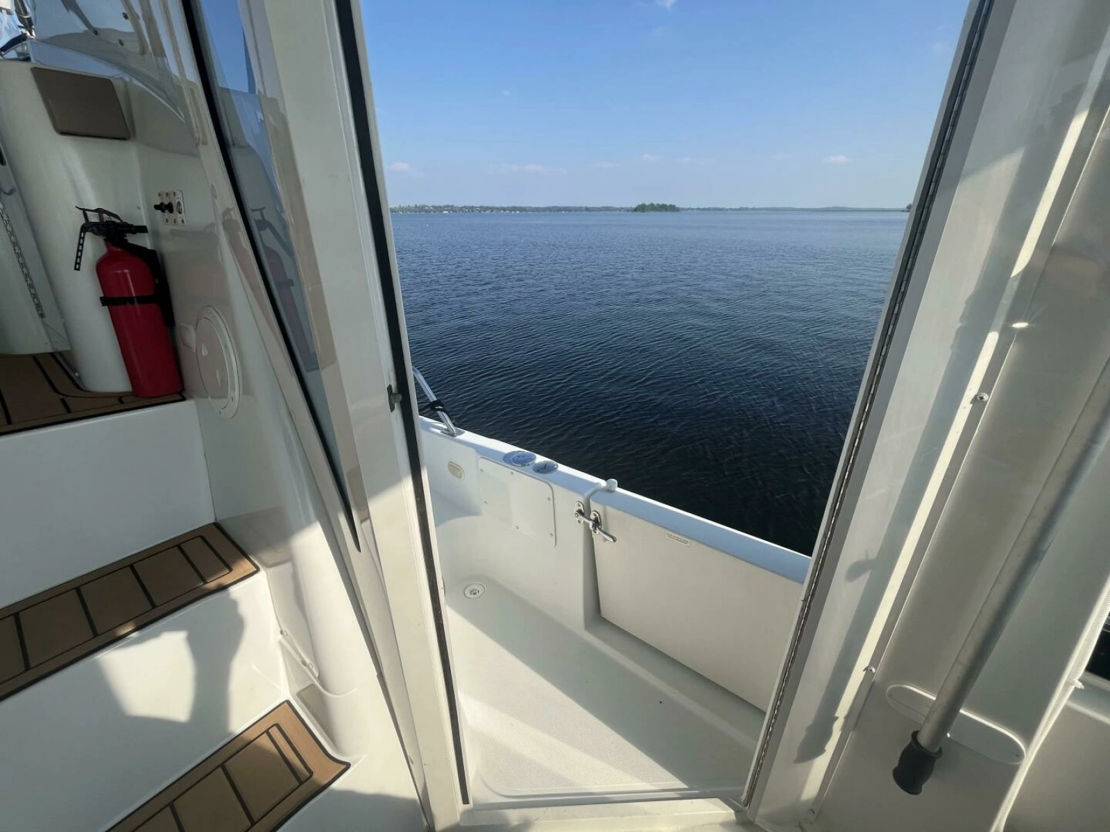 2003 Carver 444 Cockpit Motor Yacht 44