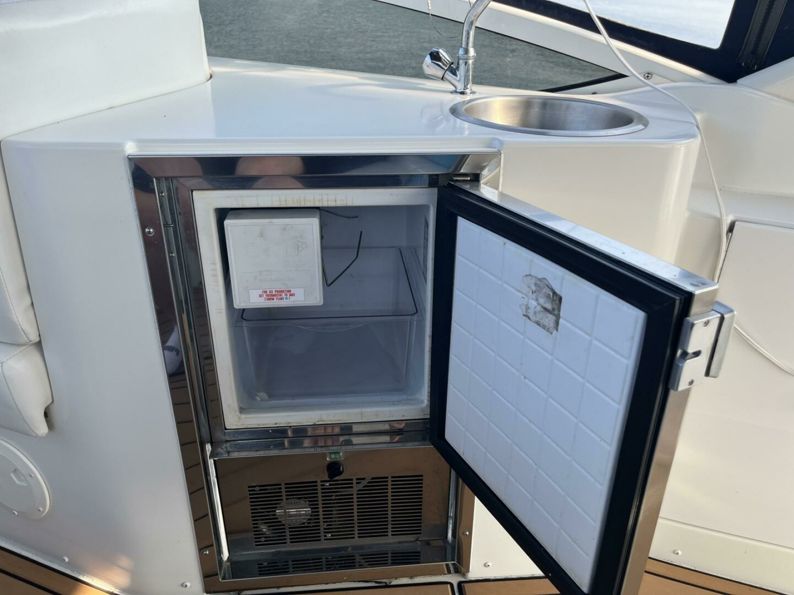 2003 Carver 444 Cockpit Motor Yacht 44
