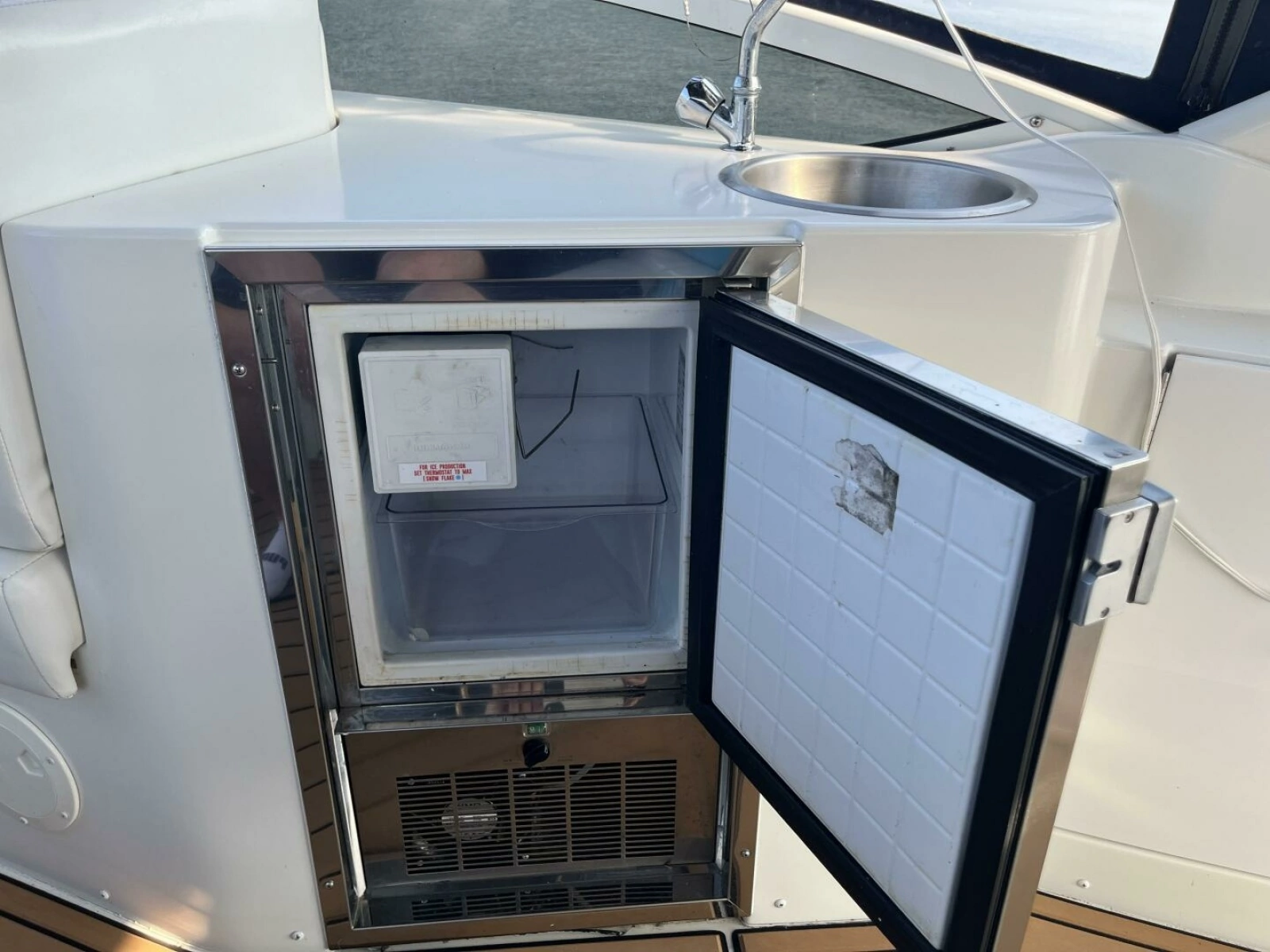2003 Carver 444 Cockpit Motor Yacht 44