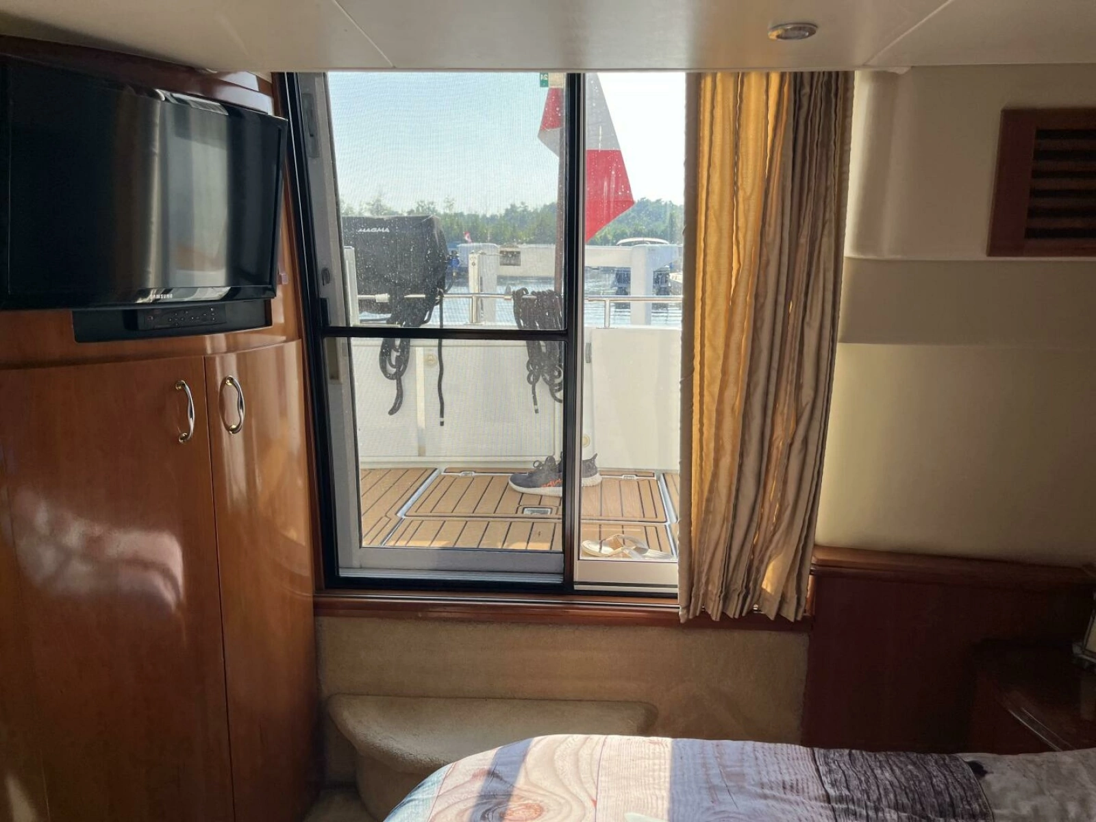2003 Carver 444 Cockpit Motor Yacht 44