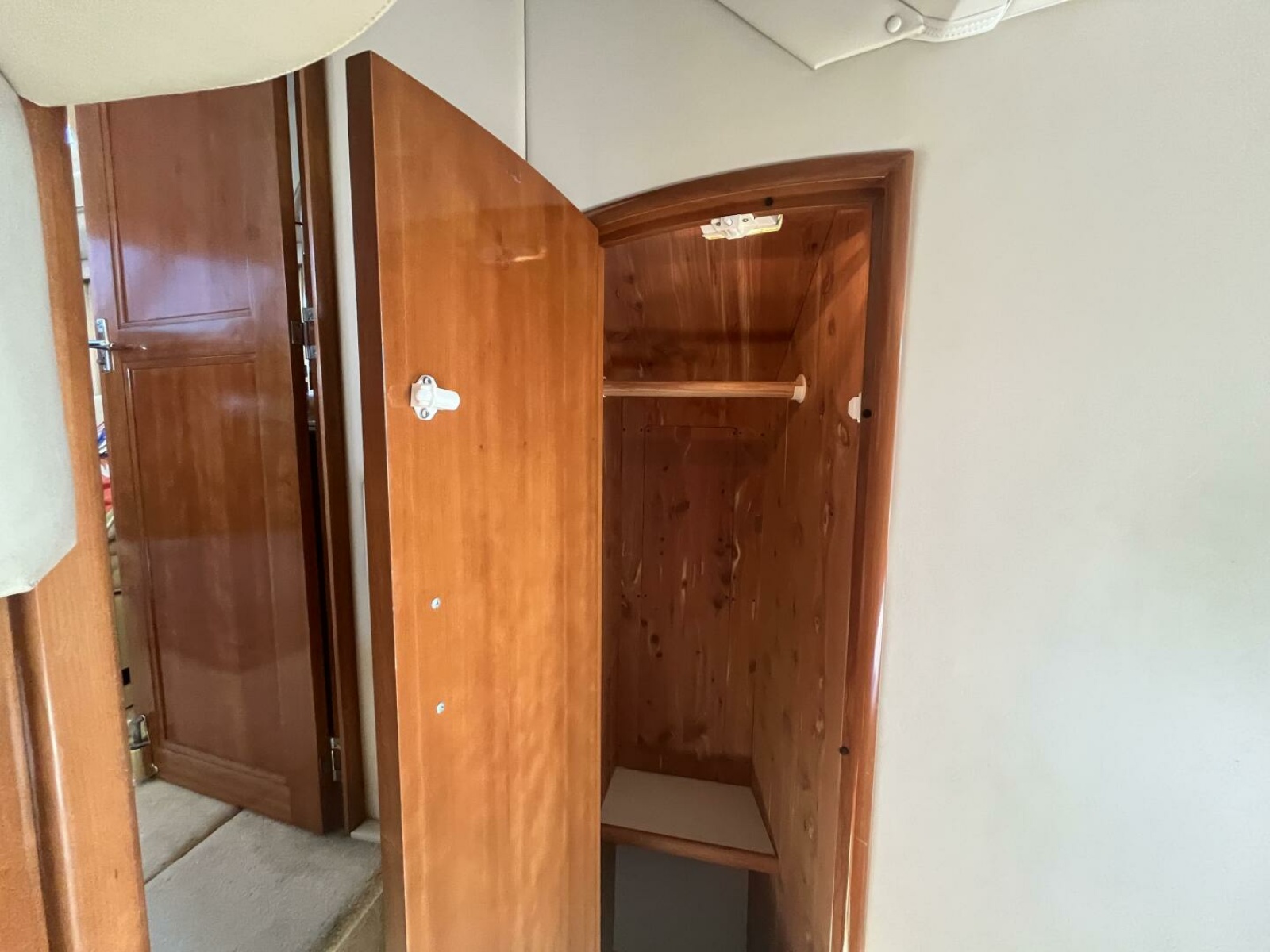 2003 Carver 444 Cockpit Motor Yacht 44