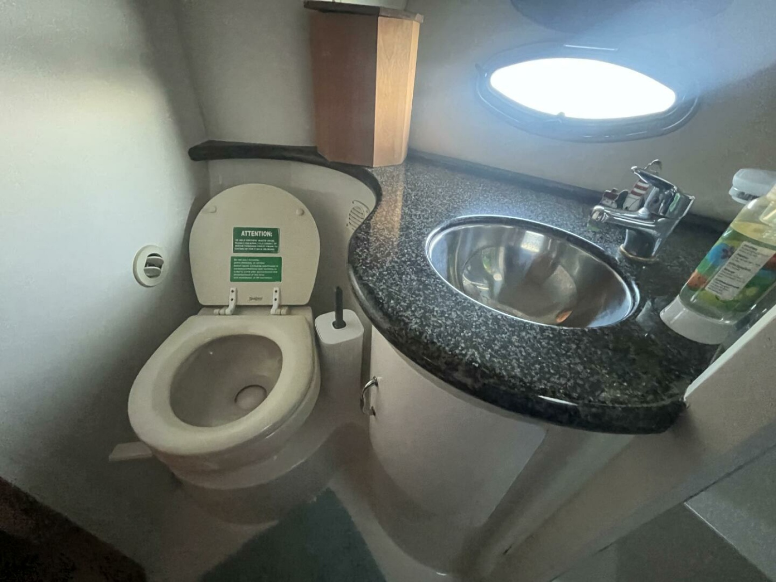 2003 Carver 444 Cockpit Motor Yacht 44