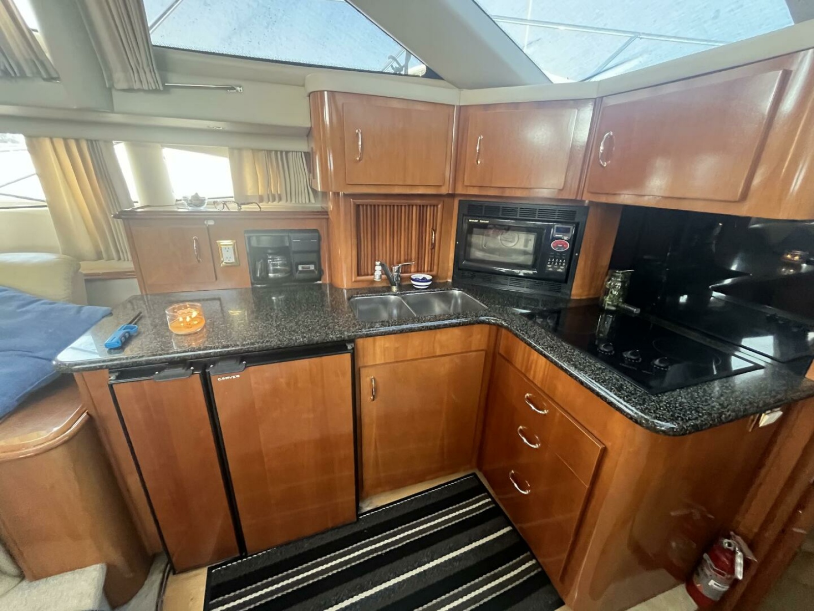 2003 Carver 444 Cockpit Motor Yacht 44