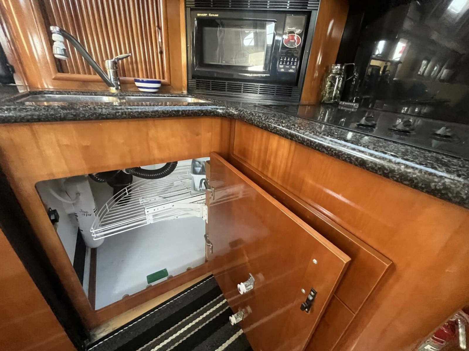 2003 Carver 444 Cockpit Motor Yacht 44