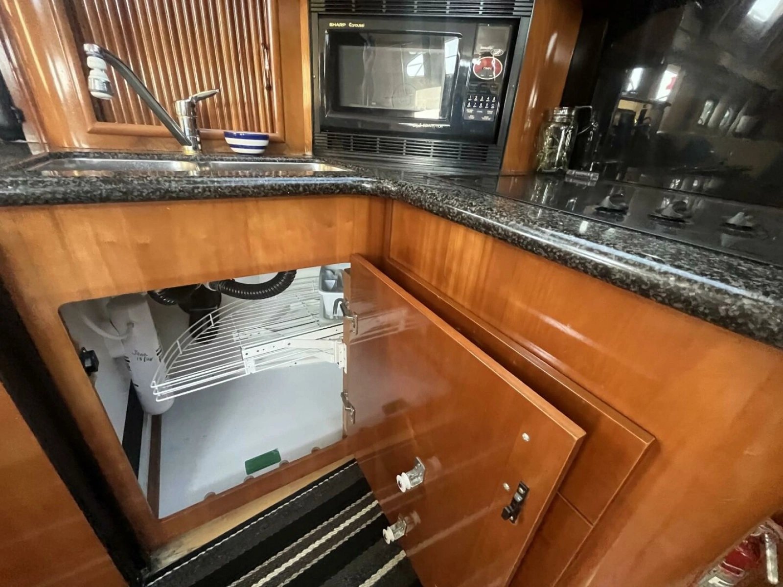 2003 Carver 444 Cockpit Motor Yacht 44