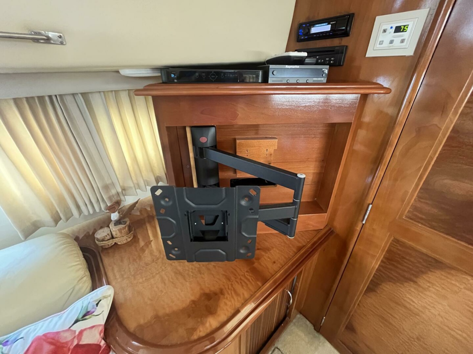 2003 Carver 444 Cockpit Motor Yacht 44