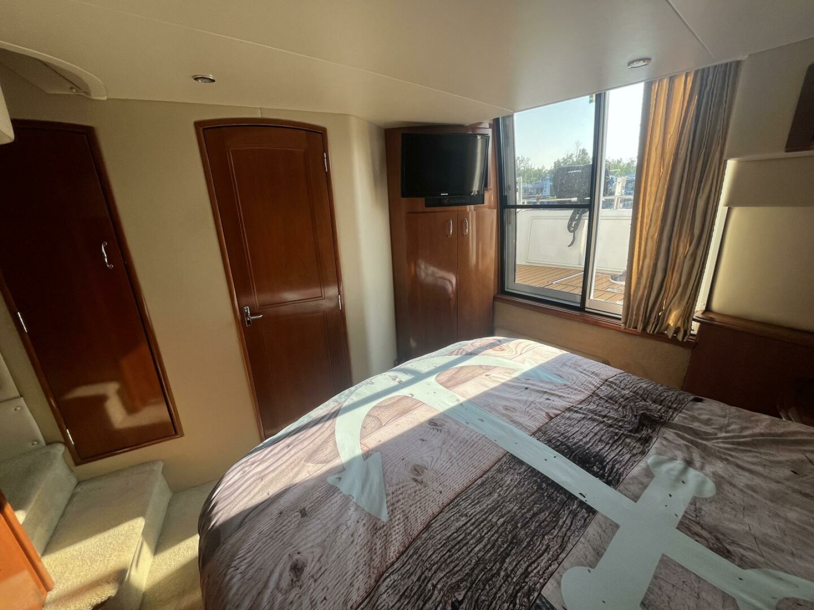 2003 Carver 444 Cockpit Motor Yacht 44