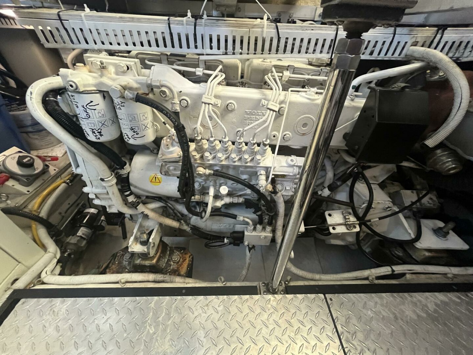 2003 Carver 444 Cockpit Motor Yacht 44