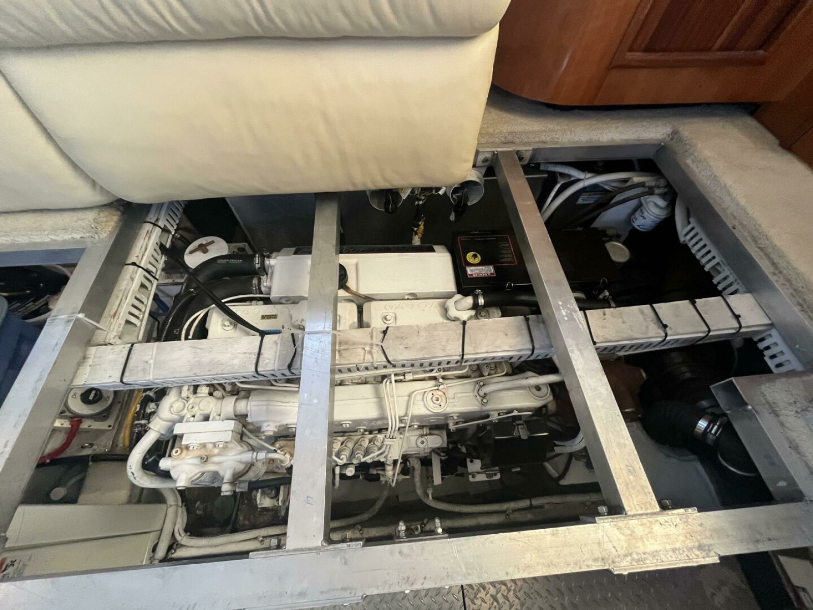2003 Carver 444 Cockpit Motor Yacht 44