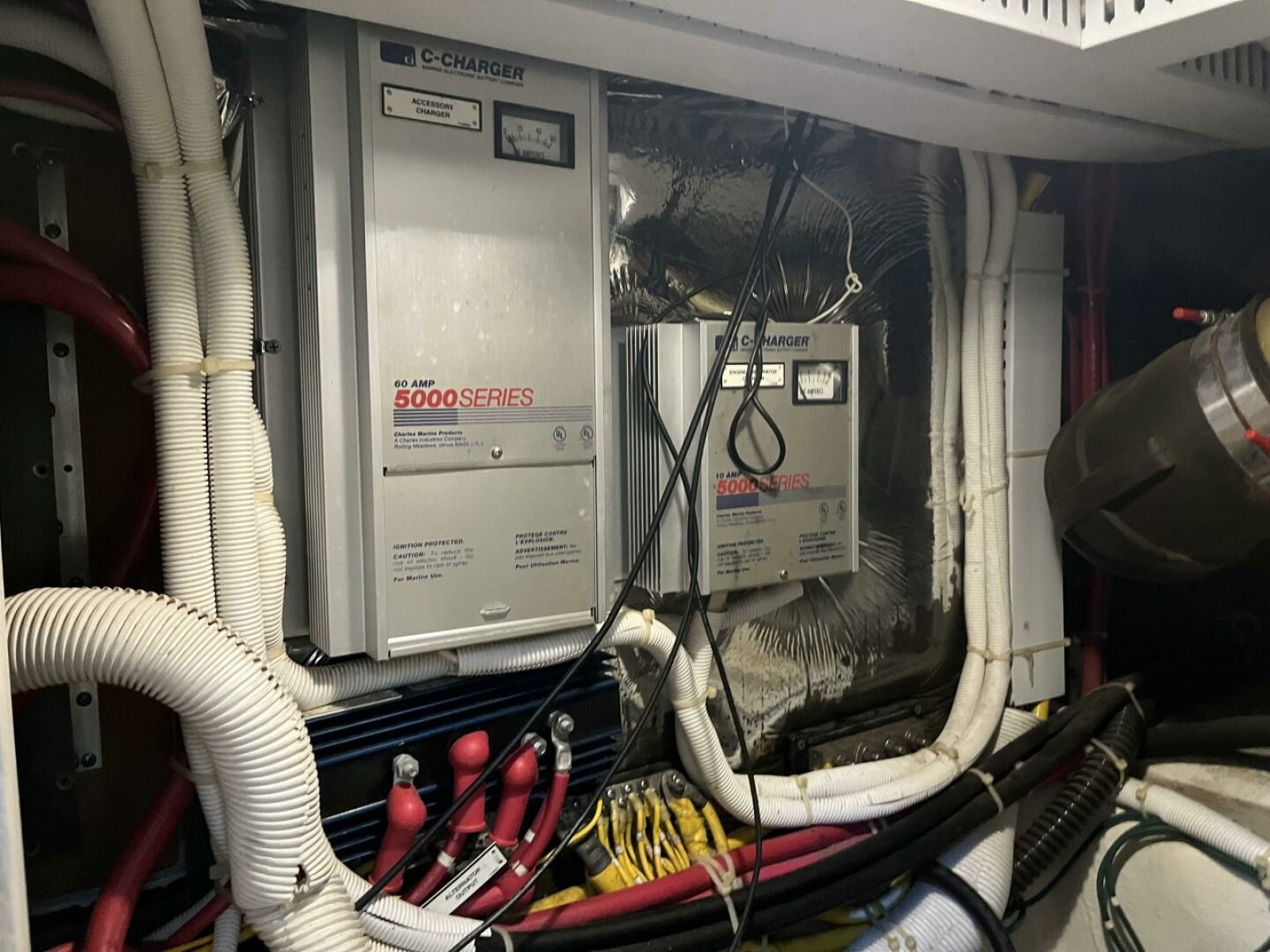 2003 Carver 444 Cockpit Motor Yacht 44