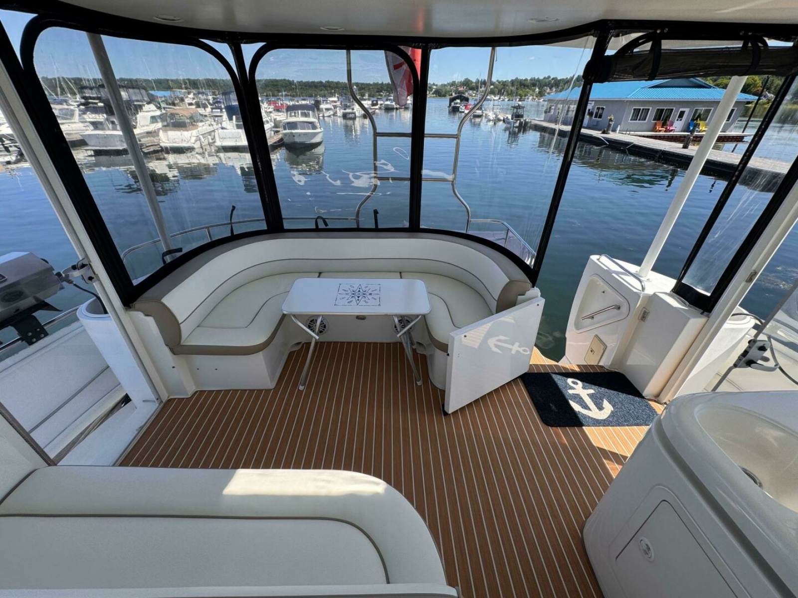 2002 Cruisers Yachts 4450 Express Motor Yacht 45