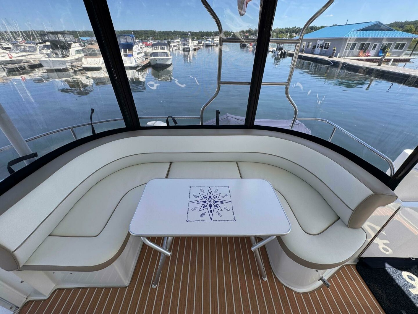 2002 Cruisers Yachts 4450 Express Motor Yacht 45